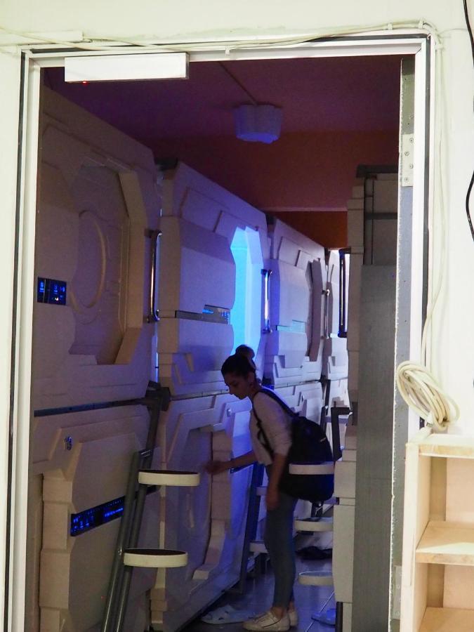 Bestow Capsule Hostel Kuala Lumpur Exterior foto